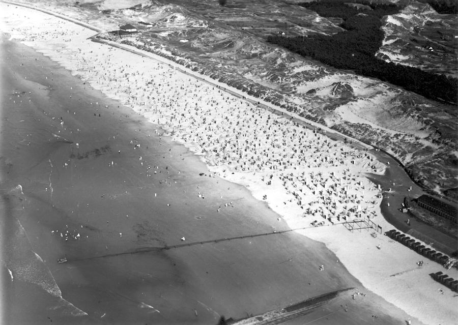 1955 (um) - Luftaufnahme vom Nordbad