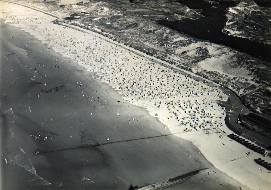 1955 (um) - Luftaufnahme vom Nordstrand