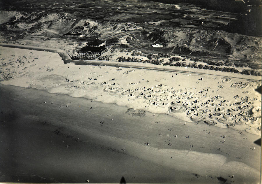1955 (um) - Luftaufnahme von Café Cornelius