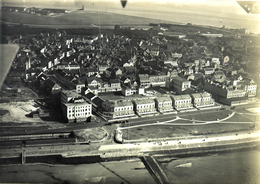 1955 (um) - Luftaufnahme von der Kaiserstrasse