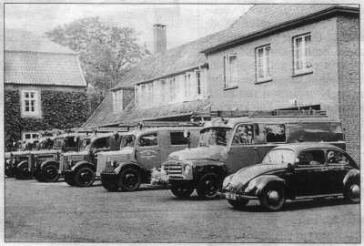 Fahrzeugpark der Schule 1955