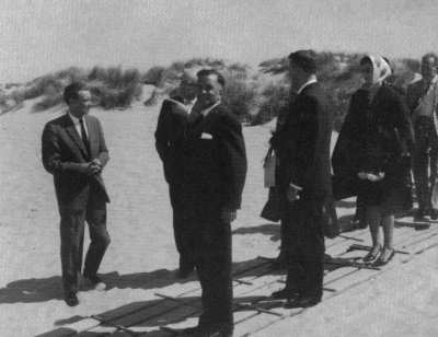 Indiens Botschafter Menon (dritter von links) auf Norderney